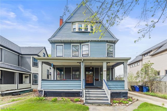 6110 W  Clinton Ave, Cleveland, OH 44102