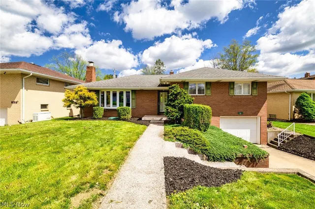 161 Stardust Dr, Wintersville, OH 43953
