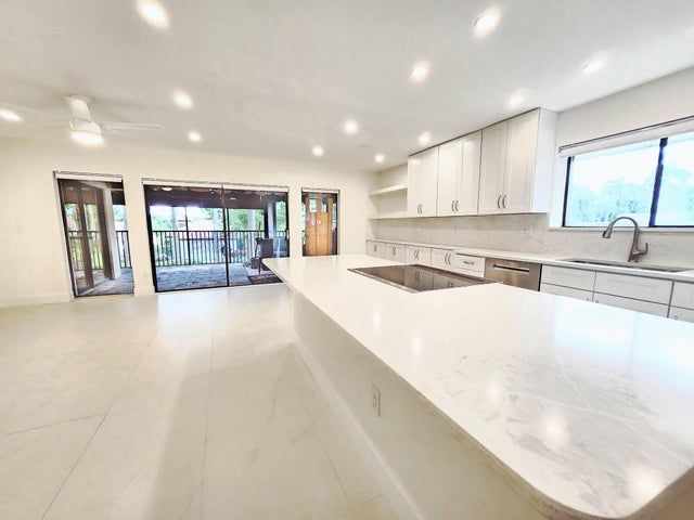 30 Pelican Pointe Dr, Delray Beach, FL 33483