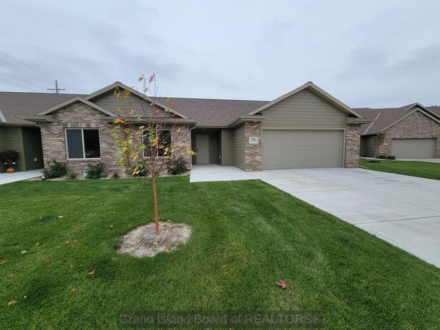 1918 Bentley Cir, Grand Island, NE 68803