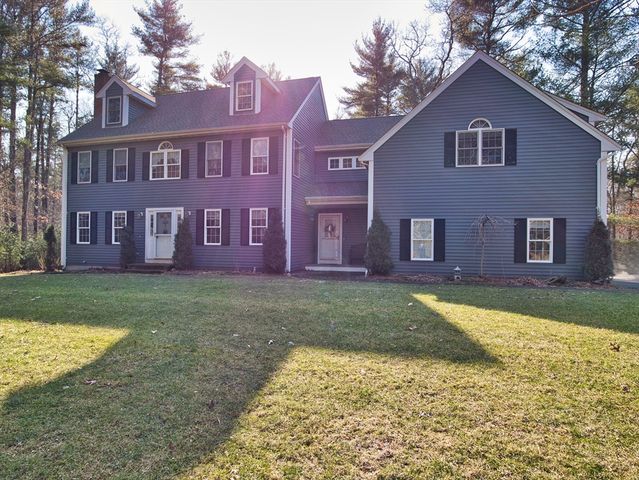 109 Haskell Ridge Rd, Rochester, MA 02770