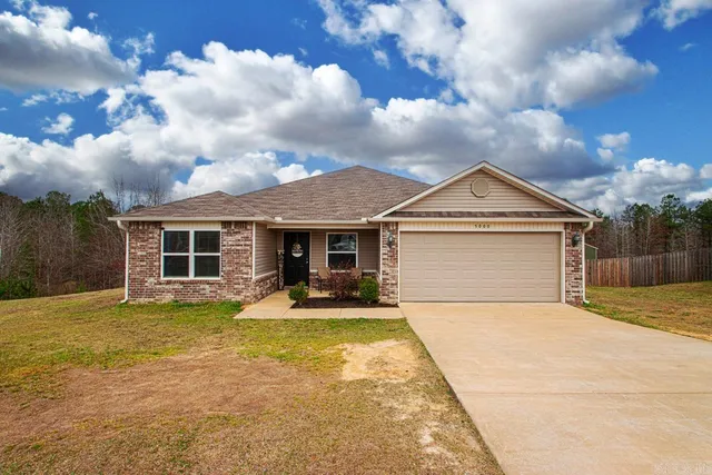 5000 Red Fox Trl, Bauxite, AR 72011