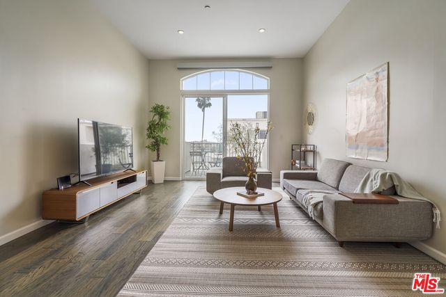 1625 Granville Ave #304, Los Angeles, CA 90025