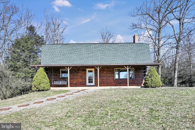 70 2 1/2 Mile Rd, Pine Grove, PA 17963