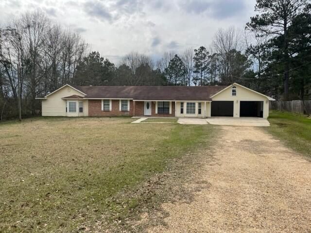93 James Speed Rd, Collins, MS 39428