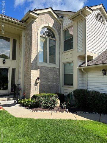 6094 Simsbury Ct #1, West Bloomfield, MI 48322