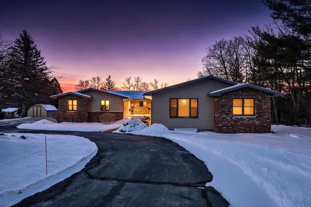2460 Spring Rose Circle, Verona, WI 53593