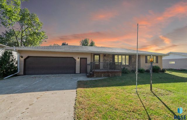 310 N  Maple St, Viborg, SD 57070