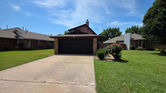 621 Stoneridge Dr, Moore, OK 73160