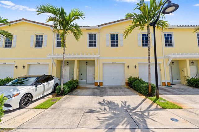 1102 NW 40th Way, Fort Lauderdale, FL 33313