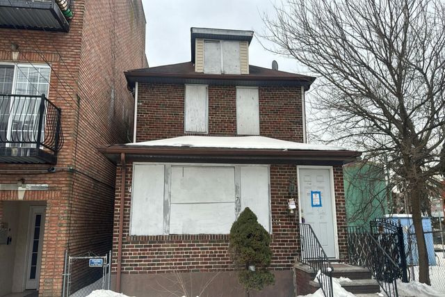 7148 161st St, Fresh Meadows, NY 11365