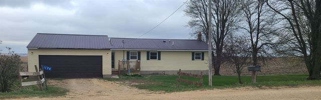 1174 295th Ave, Colesburg, IA 52035