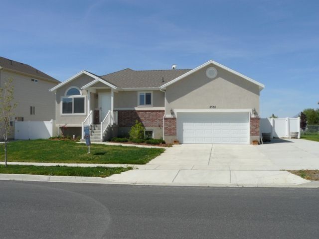 2552 W  2025 N, Clinton, UT 84015