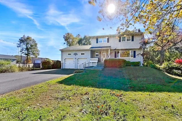 54 Mapledale Ave, Succasunna, NJ 07876