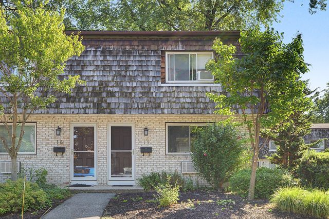 73 Bridge St #17, Northampton, MA 01060