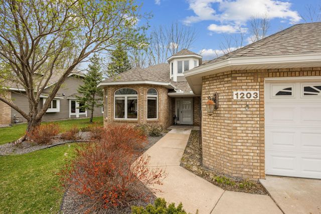 1203 Silverthorn Ct, Shoreview, MN 55126