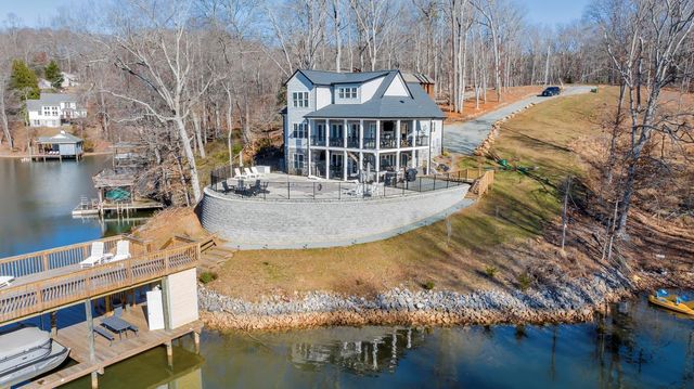 38 Compass Cove Cir, Moneta, VA 24121