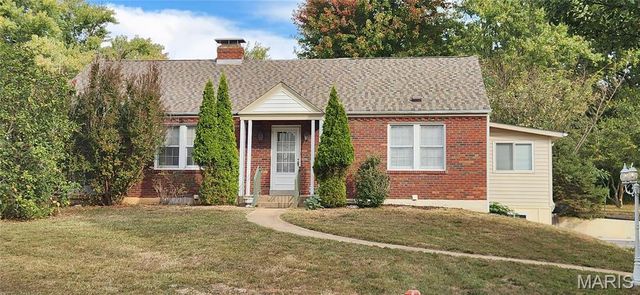 115 Pioneer Dr, Saint Louis, MO 63129