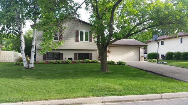 7417 100th St W, Bloomington, MN 55438