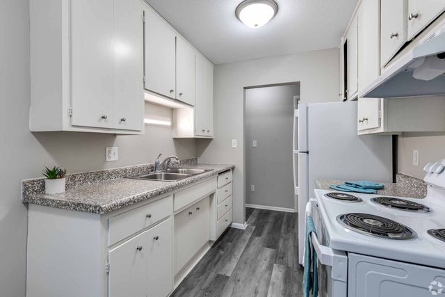 2280 Priscilla St #10, Saint Paul, MN 55108