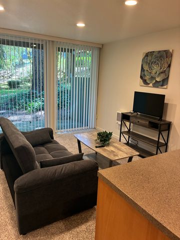 100 Kerr Pkwy #30, Lake Oswego, OR 97035