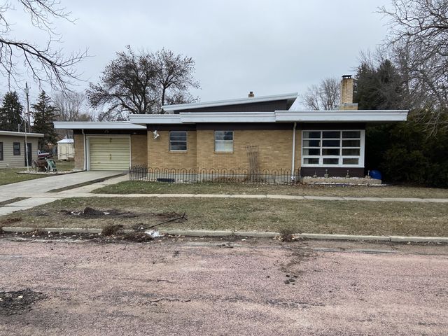 106 W  10th St, Gregory, SD 57533