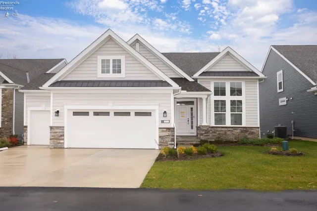 4866 Westwinds Dr, Pt Clinton, OH 43452