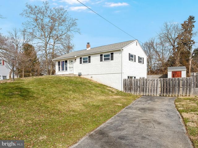 2211 Broomall St, Upper Chichester, PA 19061