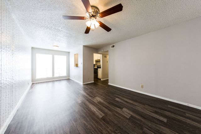 105 W  38th 1/2 St #205, Austin, TX 78751