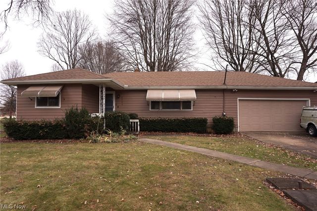 2583 Action Dr, Barberton, OH 44203