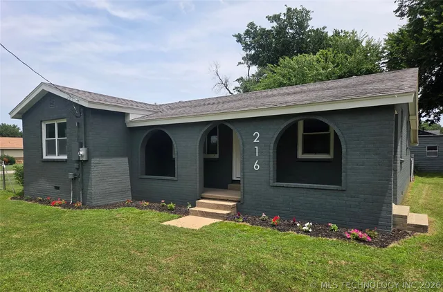 216 N  Pine St, Oologah, OK 74053
