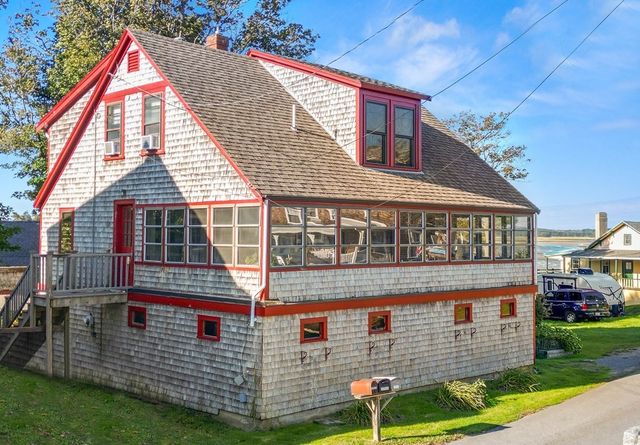 9 Middle Rd, Essex, MA 01929