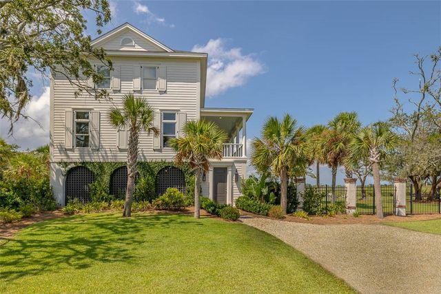 295 McIntosh Ave, Saint Simons Island, GA 31522