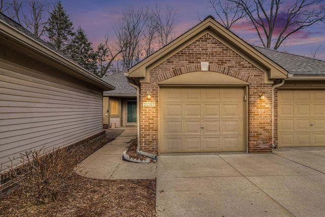 21357 Boxwood Ct, Farmington, MI 48336