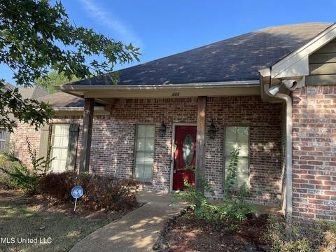 111 Creekside Dr, Canton, MS 39046