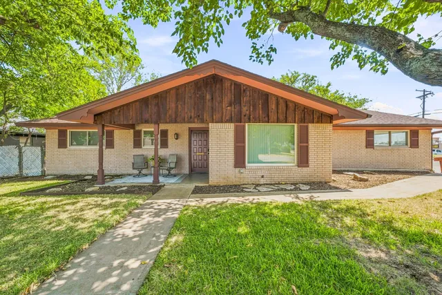 409 N  Charlotte Ave, Stephenville, TX 76401