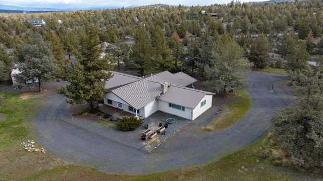 7043 SW Highland Dr, Powell Butte, OR 97753