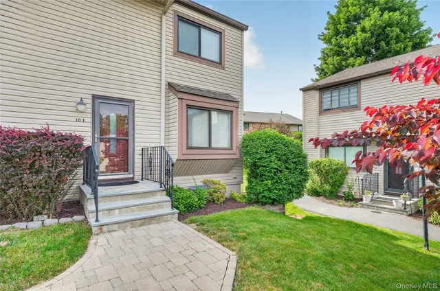 10 Squires Gate #I, Poughkeepsie, NY 12603