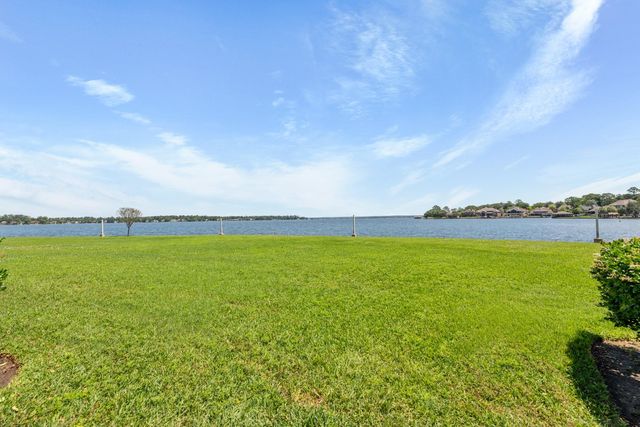 139 April Point Dr S, Montgomery, TX 77356