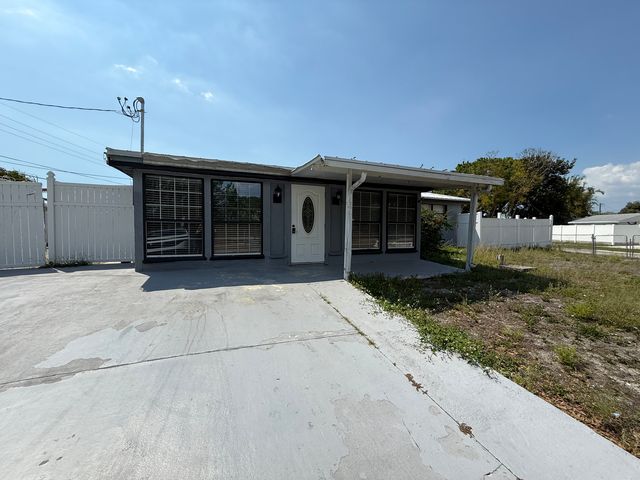 6014 Southern Comfort Blvd, Tampa, FL 33634