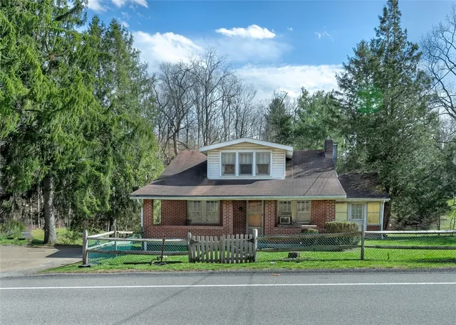 831 Dry Run Rd, Monongahela, PA 15063