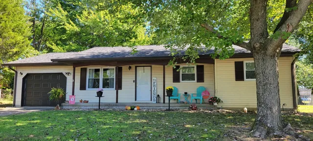 1100 Bradley Dr, Olney, IL 62450