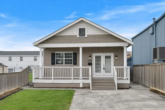 1207 Kepler St, Gretna, LA 70053