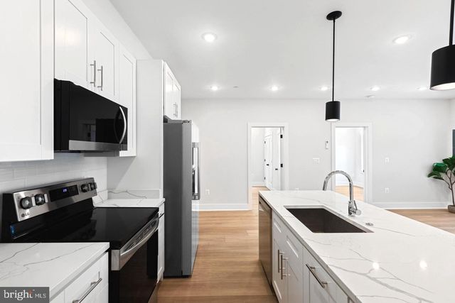 2236 40th St NW #4, Washington, DC 20007