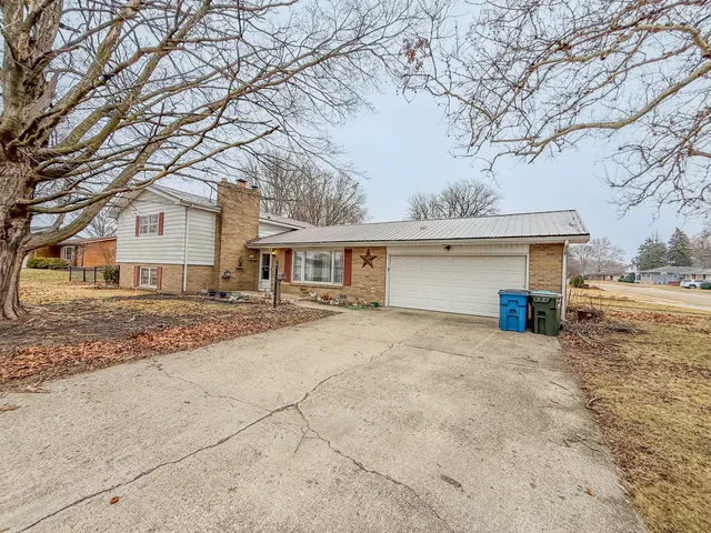 802 E  19th St, Sterling, IL 61081