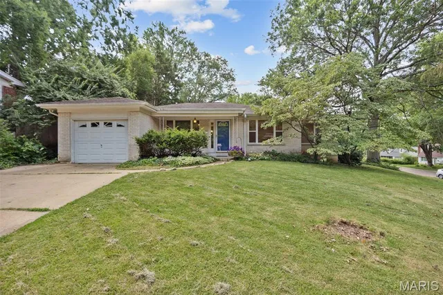 9908 Gilbrook Ave, Saint Louis, MO 63119