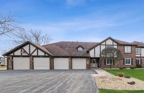 15730 Orlan Brook Dr #207, Orland Park, IL 60462