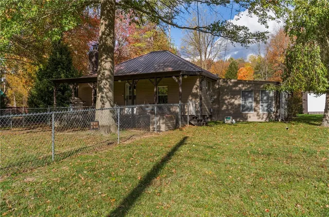 2740 Maple Ln, Jamestown, PA 16134