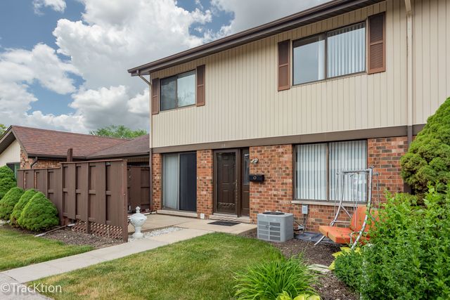 15 Tower Ct #15, Downers Grove, IL 60516