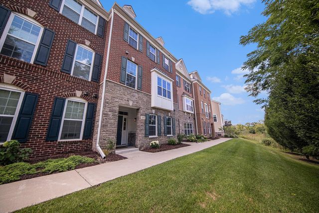 2856 Ridington Rd, Ann Arbor, MI 48105